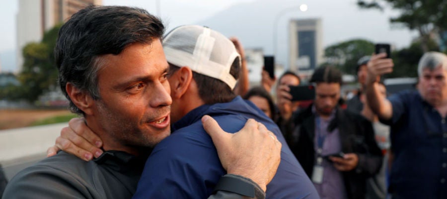 A3 Noticias 1 (30-04-2019) Leopoldo López, liberado de su arresto domiciliario por fuerzas opositoras A3 Noticias 1 (30-04-2019) Leopoldo López, liberado de su arresto domiciliario por fuerzas opositoras