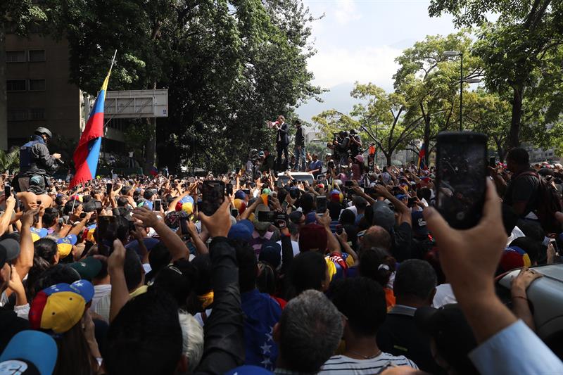 Un muerto y decenas de heridos y detenidos en Venezuela tras el arranque de la 'Operación Libertad' Un muerto y decenas de heridos y detenidos en Venezuela tras el arranque de la 'Operación Libertad'