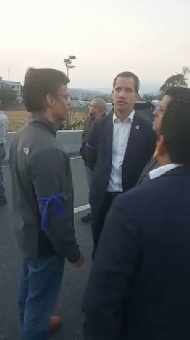 VÍDEO El reencuentro entre Leopoldo López y Juan Guaidó en la base de La Carlota VÍDEO El reencuentro entre Leopoldo López y Juan Guaidó en la base de La Carlota