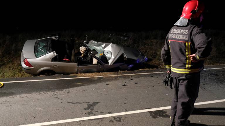 Tres fallecidos en un choque frontal en Salamanca. Tres fallecidos en un choque frontal en Salamanca.