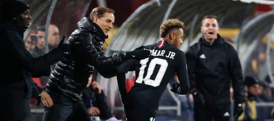 Tuchel felicita a Neymar tras un gol Tuchel felicita a Neymar tras un gol