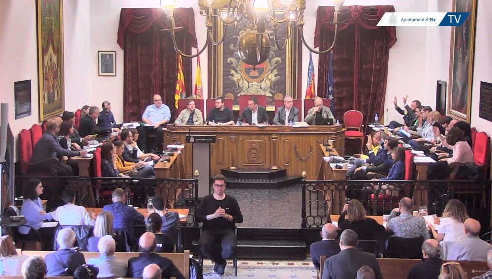 Votación en el pleno del Ayuntamiento de Elche del mes de abril.
