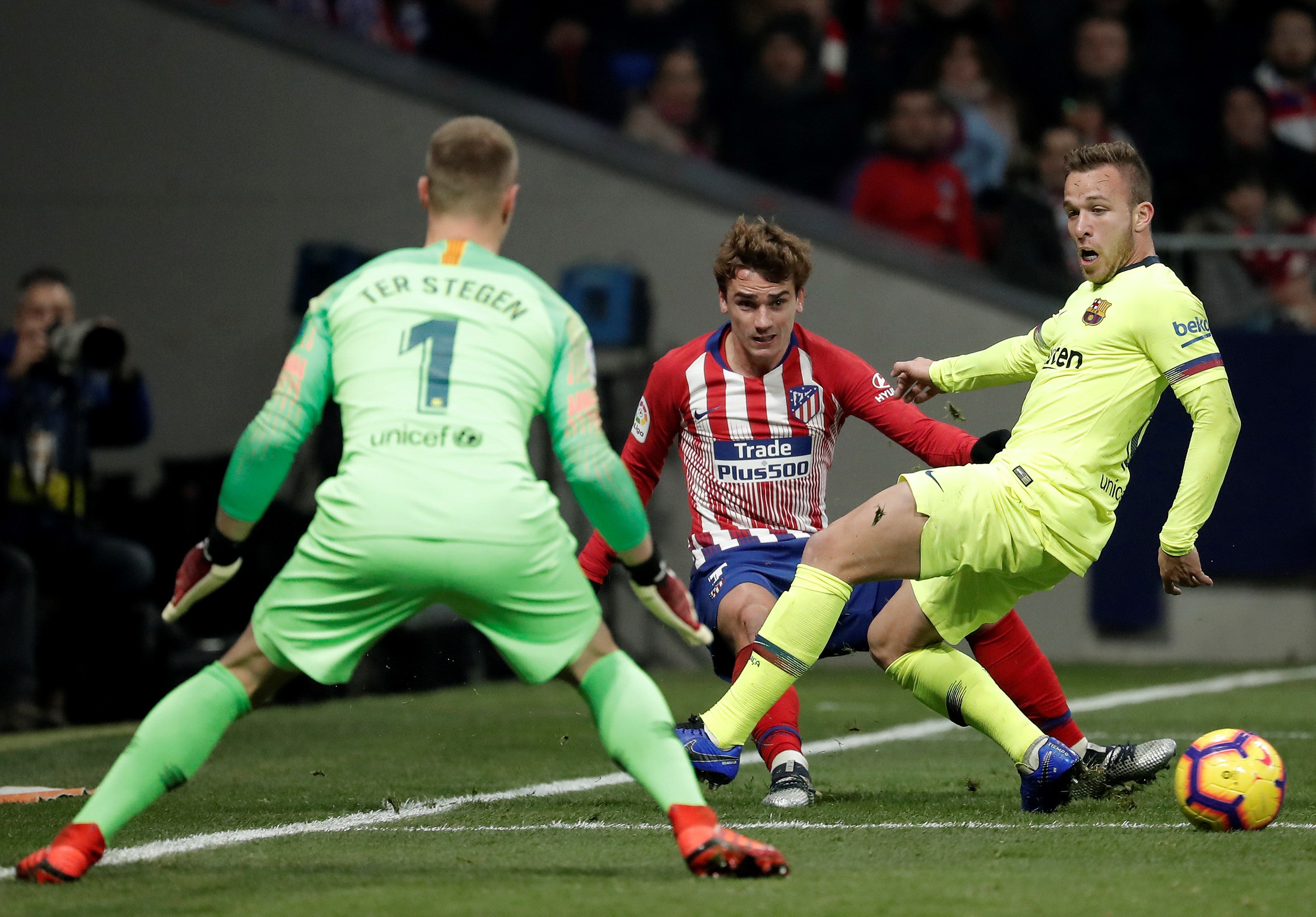 Griezmann, dispuesto a bajarse el sueldo para jugar en el Barcelona, según 'Le Parisien' Griezmann, dispuesto a bajarse el sueldo para jugar en el Barcelona, según 'Le Parisien'