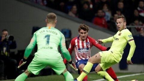 Griezmann, en acci&oacute;n contra el Barcelona