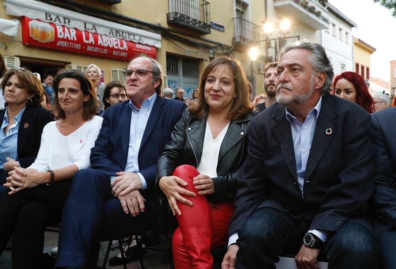 El PSOE arranca la campaña en Vicálvaro con una larga ovación a Rubalcaba El PSOE arranca la campaña en Vicálvaro con una larga ovación a Rubalcaba