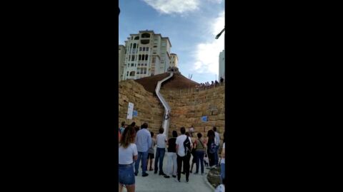Pol&eacute;mica en Estepona por la peligrosidad del tobog&aacute;n urbano m&aacute;s largo de Espa&ntilde;a