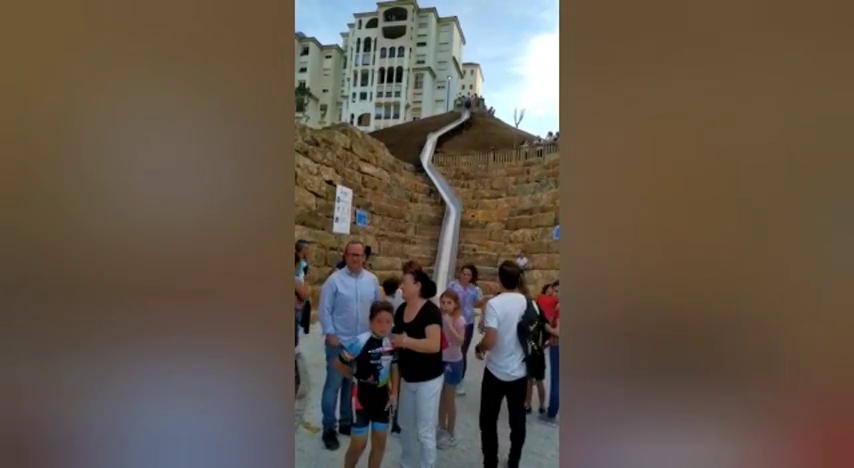 Mesa de redacción: Inaugurado el tobogán más largo y polémico de España en Estepona Mesa de redacción: Inaugurado el tobogán más largo y polémico de España en Estepona