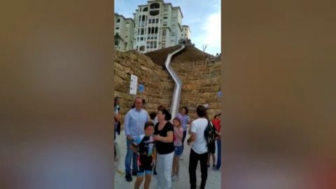 Burlas en redes sociales por el tobog&aacute;n m&aacute;s largo de Espa&ntilde;a que causa quemaduras