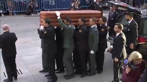 VÍDEO Autoridades y familiares despiden a Rubalcaba en el Congreso entre aplausos VÍDEO Autoridades y familiares despiden a Rubalcaba en el Congreso entre aplausos