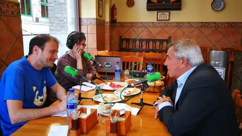Álvaro Muñiz, cabeza de lista electoral de Foro en Gijón "Una sidra con..." en la Sidrería Casa Fede
