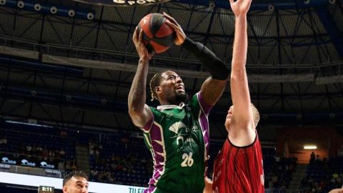 Lessort en el partido entre Unicaja y Fuenlabrada