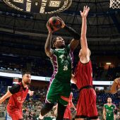 Lessort en el partido entre Unicaja y Fuenlabrada