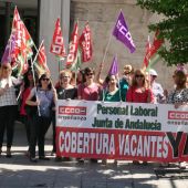 PROTESTA PROFESORES A LAS PUERTAS DE LA SEDE DE LA JUNTA EN GRANADA
