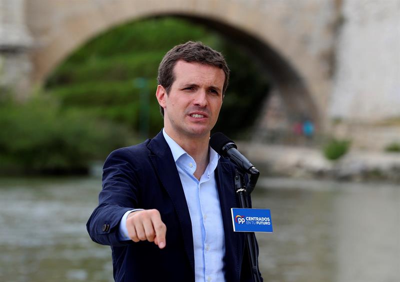 Tertulia: Cómo interpreta Casado la respuesta de Feijóo en Más de uno sobre la foto de Colón Tertulia: Cómo interpreta Casado la respuesta de Feijóo en Más de uno sobre la foto de Colón