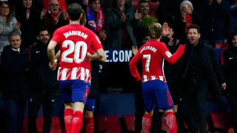 Griezmann celebra un gol con Simeone