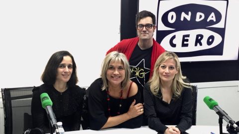 Julieta Venegas junto a Julia Otero, Miqui Otero y Nuria Torreblanca