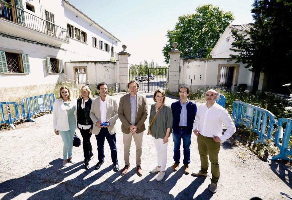 El PP promete facilitar la construcción de 8.000 viviendas y avalar a jóvenes El PP promete facilitar la construcción de 8.000 viviendas y avalar a jóvenes