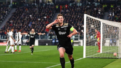 De Ligt celebra un gol