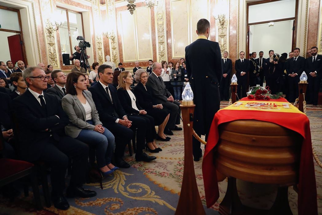 Familiares, amigos y autoridades políticas despiden emocionados a Rubalcaba Familiares, amigos y autoridades políticas despiden emocionados a Rubalcaba