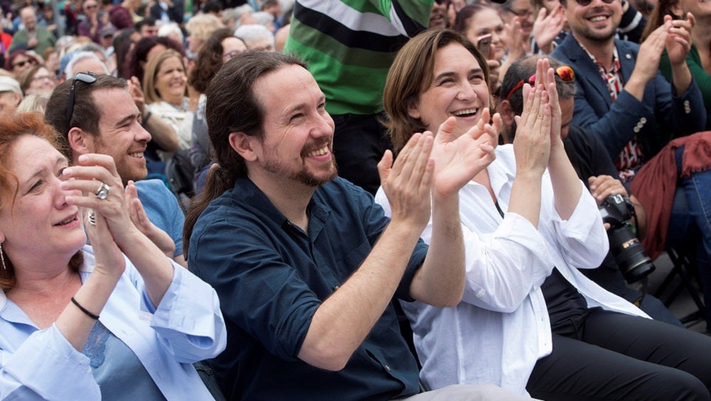 Iglesias ve en Colau su referente: "Es una bofetada al cinismo reaccionario" Iglesias ve en Colau su referente: "Es una bofetada al cinismo reaccionario"