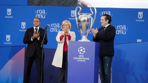 Roberto Carlos, Manuela Carmena y Paulo Futre