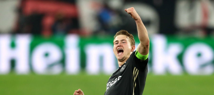 De Ligt celebra un gol De Ligt celebra un gol