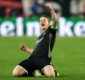 De Ligt celebra un gol De Ligt celebra un gol