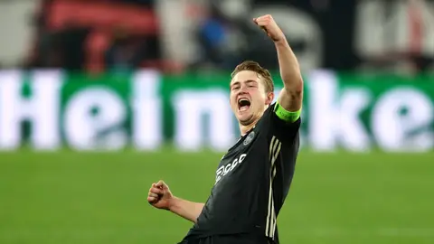 De Ligt celebra un gol De Ligt celebra un gol