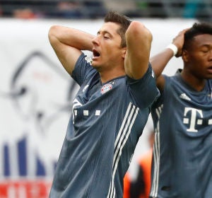 Lewandowski lamenta una ocasión ante el Leipzig Lewandowski lamenta una ocasión ante el Leipzig