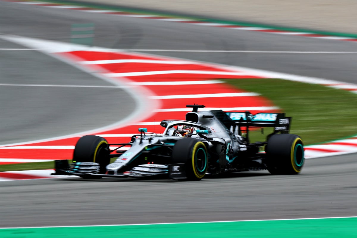 Lewis Hamilton supera a Leclerc y marca el mejor tiempo de los Libres 3 en España con Sainz décimo Lewis Hamilton supera a Leclerc y marca el mejor tiempo de los Libres 3 en España con Sainz décimo
