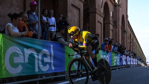 Roglic, en plena acci&oacute;n