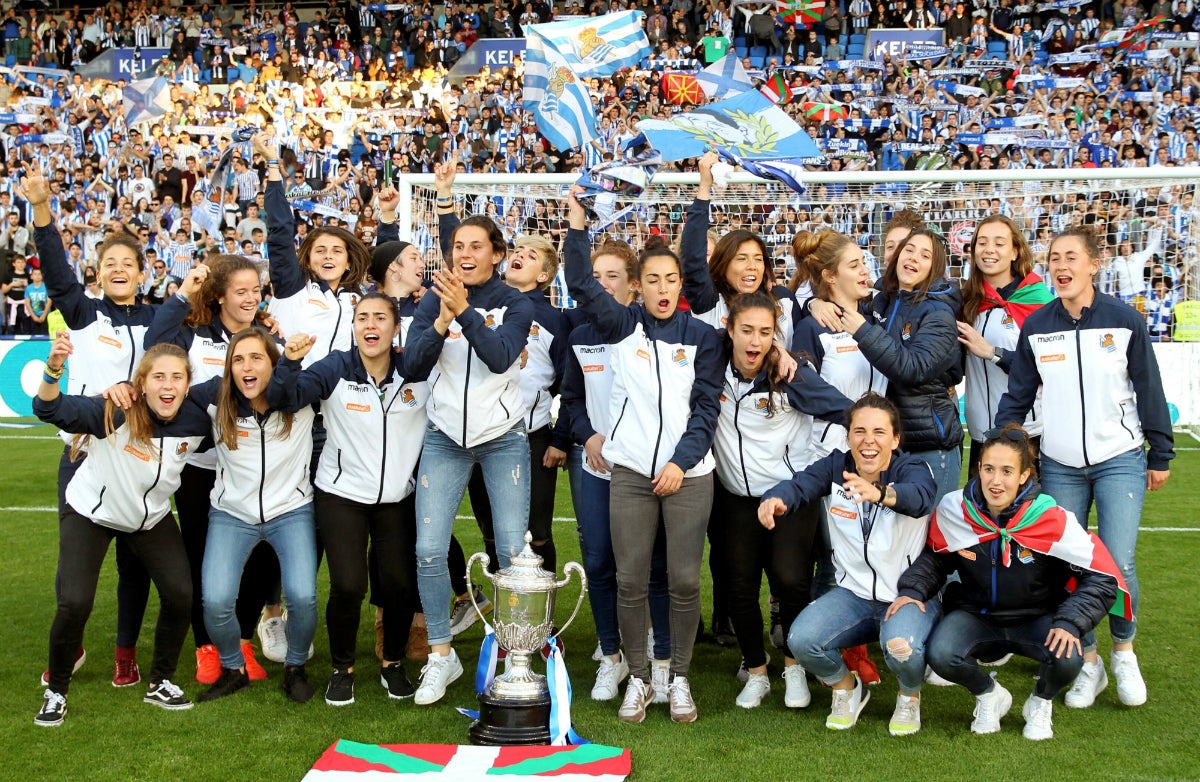 Una Anoeta de fiesta rinde homenaje a la Real Sociedad tras su primera Copa de la Reina Una Anoeta de fiesta rinde homenaje a la Real Sociedad tras su primera Copa de la Reina