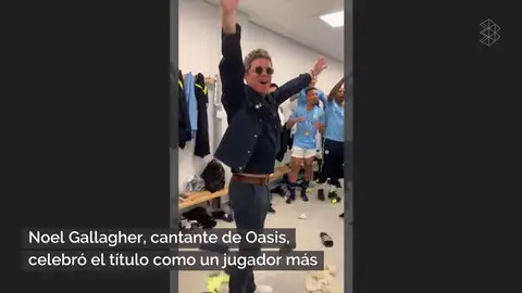 Noel Gallagher, desatado: el cantante de Oasis celebra la Premier del Manchester City en el vestuario Noel Gallagher, desatado: el cantante de Oasis celebra la Premier del Manchester City en el vestuario