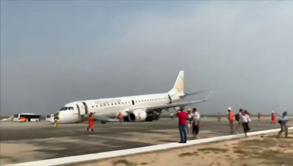 Un piloto salva la vida de 89 personas gracias a un aterrizaje de emergencia en Birmania