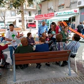 Cristina Martínez y Fernando Durá, candidatos de Ilicitanos por Elche, haciendo campaña en las calles de Elche. Cristina Martínez y Fernando Durá, candidatos de Ilicitanos por Elche, haciendo campaña en las calles de Elche.