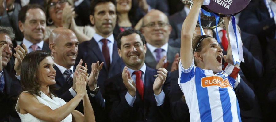 Sandra Ramajo levanta la Copa de la Reina Sandra Ramajo levanta la Copa de la Reina