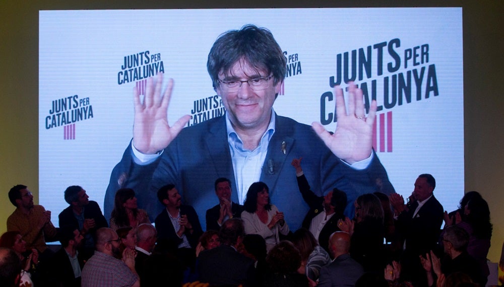 Comida a 45 euros para ver por plasma a Puigdemont Comida a 45 euros para ver por plasma a Puigdemont