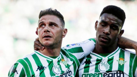 Joaqu&iacute;n celebra un gol del Betis