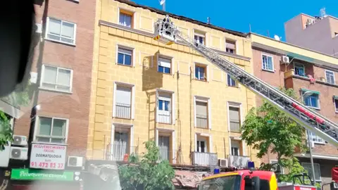 Cornisa que se ha desprendido en Carabanchel Cornisa que se ha desprendido en Carabanchel