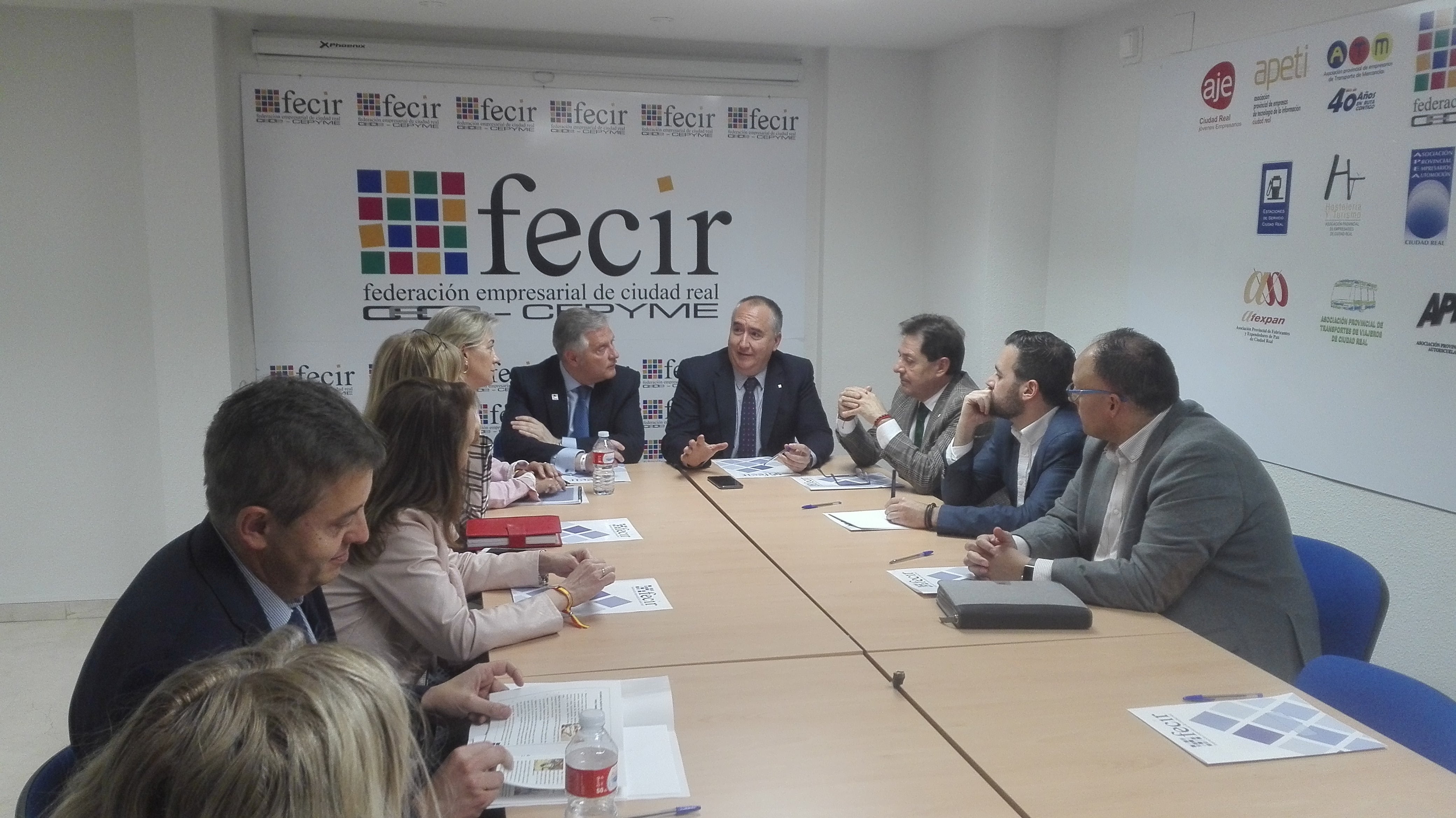Cañizares defiende la bajada de impuestos y eliminar burocracia para apoyar a los empresarios Cañizares defiende la bajada de impuestos y eliminar burocracia para apoyar a los empresarios