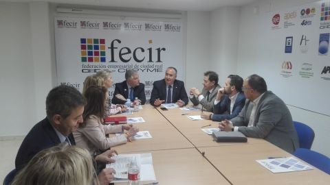 La candidatura del PP ha mantenido una reuni&oacute;n con los responsables de FECIR