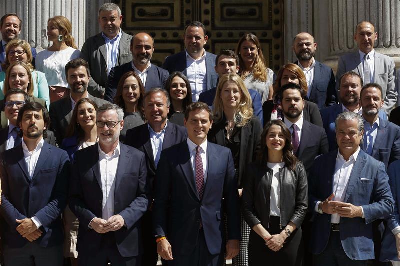 Albert Rivera: "Vamos a liderar desde el primer minuto la oposición de este Parlamento" Albert Rivera: "Vamos a liderar desde el primer minuto la oposición de este Parlamento"