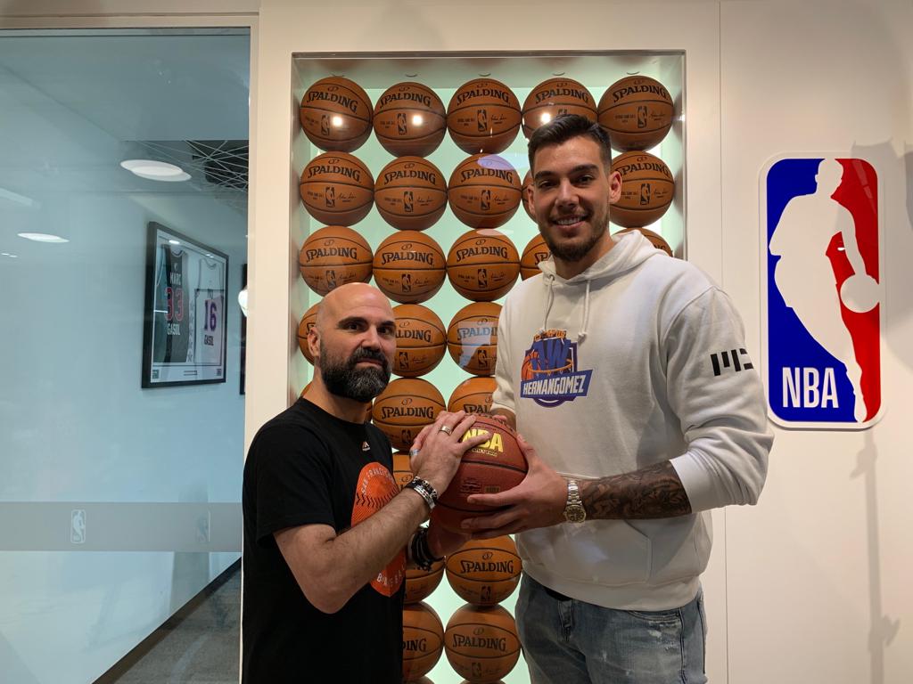 Willy Hernángómez en 4 Cuartos: "Deseo que el Real Madrid gane su segunda Euroliga seguida" Willy Hernángómez en 4 Cuartos: "Deseo que el Real Madrid gane su segunda Euroliga seguida"