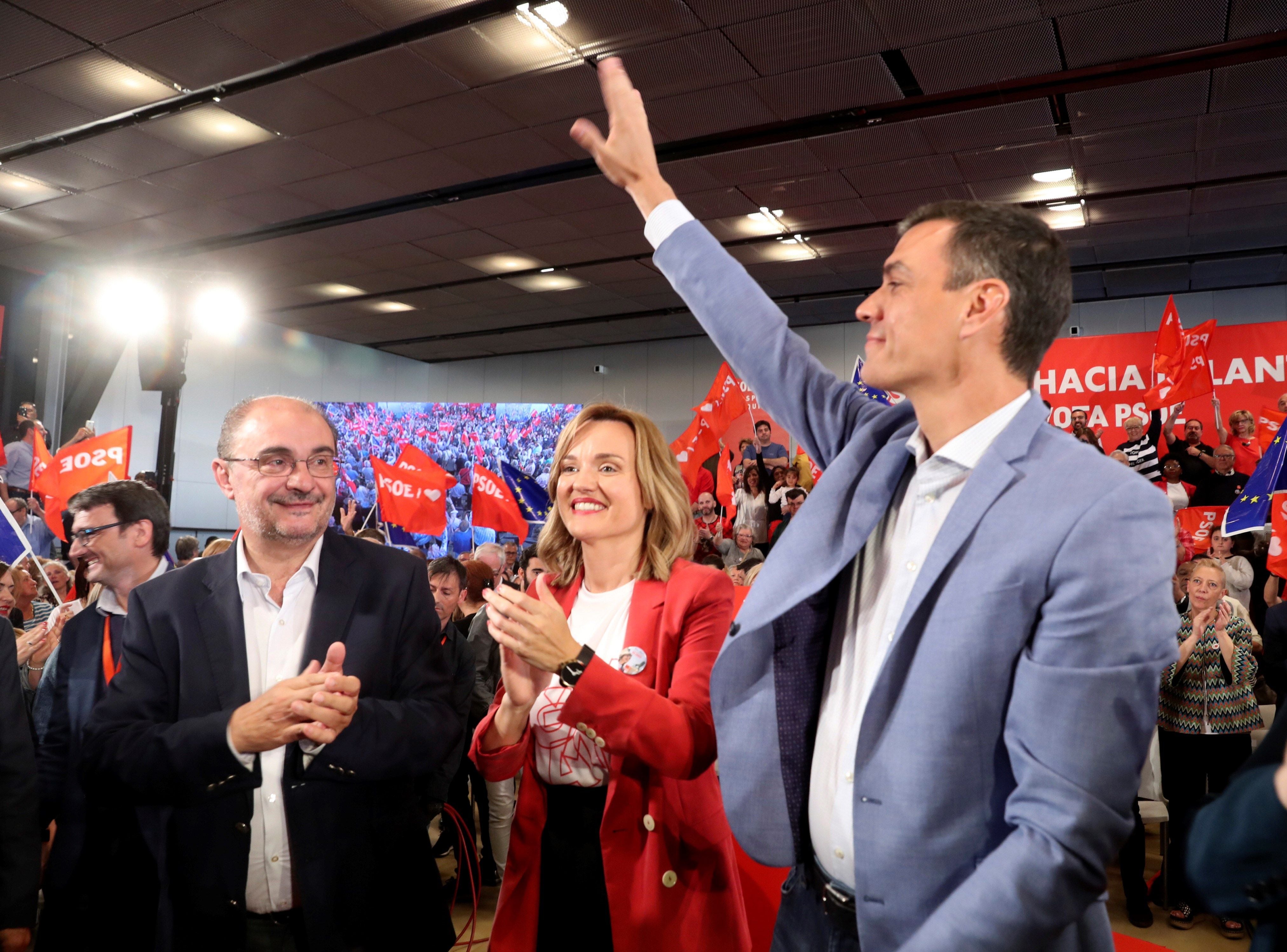 Sánchez pide un doble castigo al PP y Ciudadanos por no entender que no se puede pactar con la "ultraderecha" Sánchez pide un doble castigo al PP y Ciudadanos por no entender que no se puede pactar con la "ultraderecha"