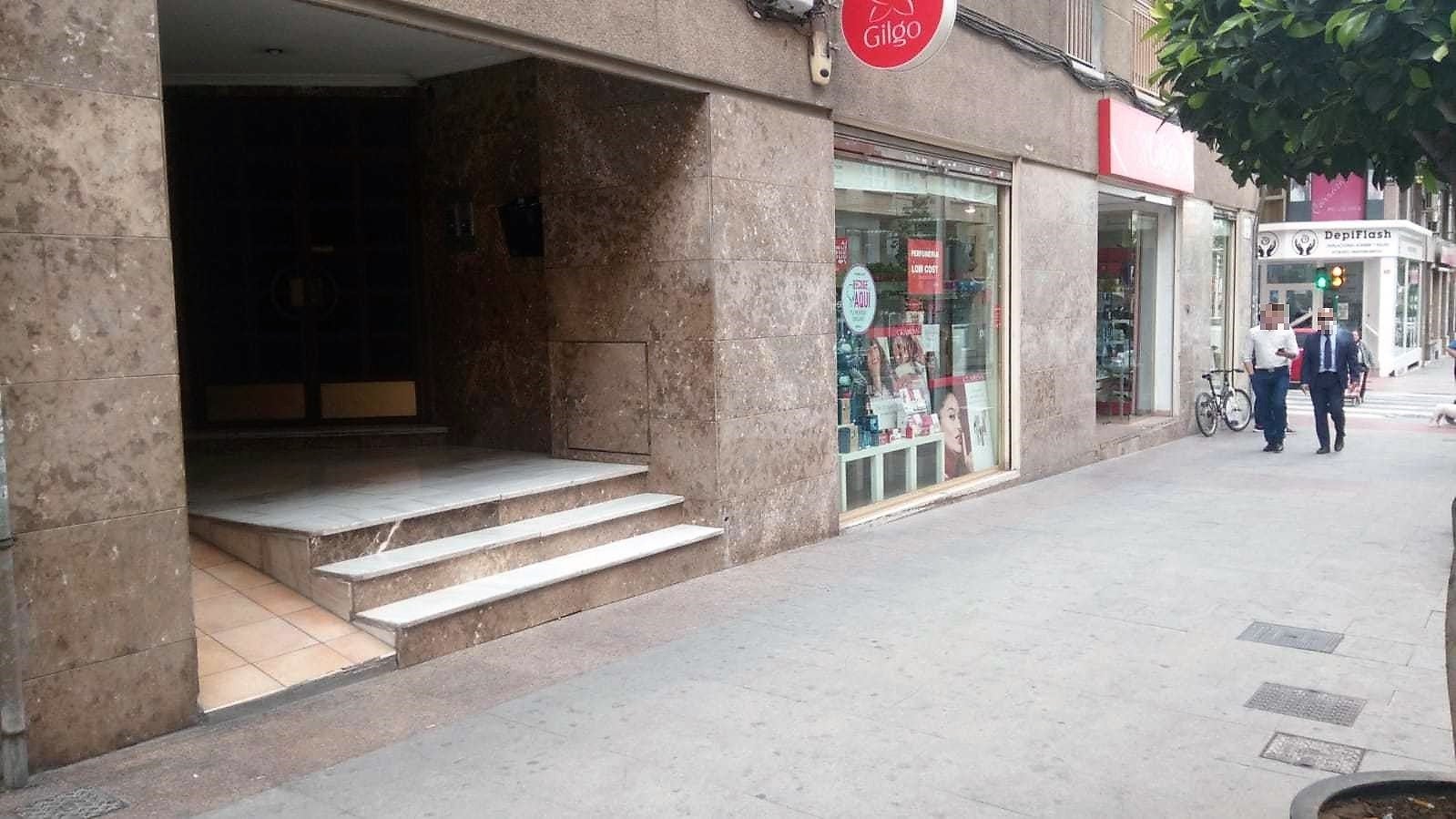 Roban en una perfumería de Elche accediendo por un butrón realizado desde el edifico contiguo Roban en una perfumería de Elche accediendo por un butrón realizado desde el edifico contiguo