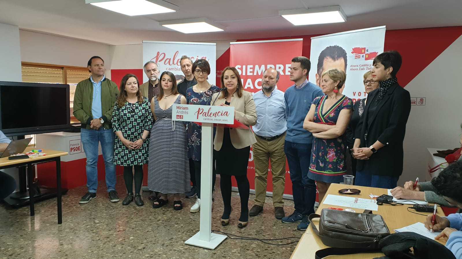 El PSOE presenta un programa para paliar la "tristeza y falta de ambición" de la capital palentina El PSOE presenta un programa para paliar la "tristeza y falta de ambición" de la capital palentina