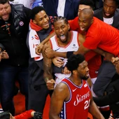El éxtasis de Kawhi Leonard tras anotar la canasta decisiva El éxtasis de Kawhi Leonard tras anotar la canasta decisiva
