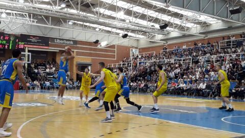 Segundo partido do play off entre Oviedo y Club Ourense Baloncesto