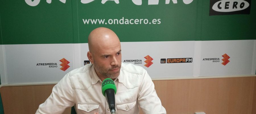 José Vicente Bustamante durante la entrevista en los estudios de Onda Cero Elche. José Vicente Bustamante durante la entrevista en los estudios de Onda Cero Elche.