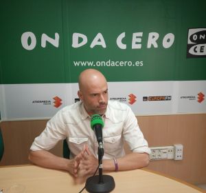José Vicente Bustamante durante la entrevista en los estudios de Onda Cero Elche. José Vicente Bustamante durante la entrevista en los estudios de Onda Cero Elche.